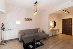 Sea Breeze Suite Next to Flisvos Marina & Beach